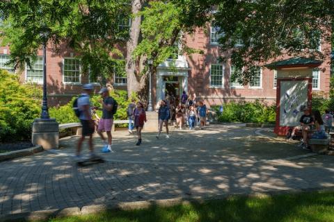 UNH students walking on campus