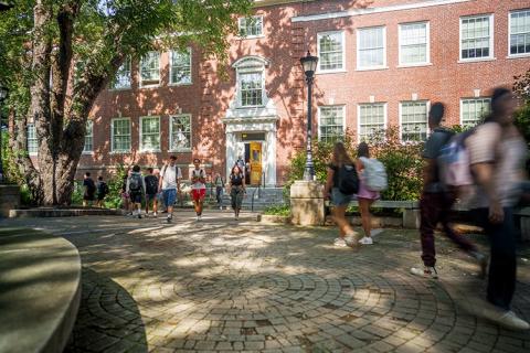 UNH students walking on campus