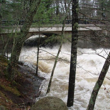 An image of the Lamprey River during the Mother's Day flood of 2007.