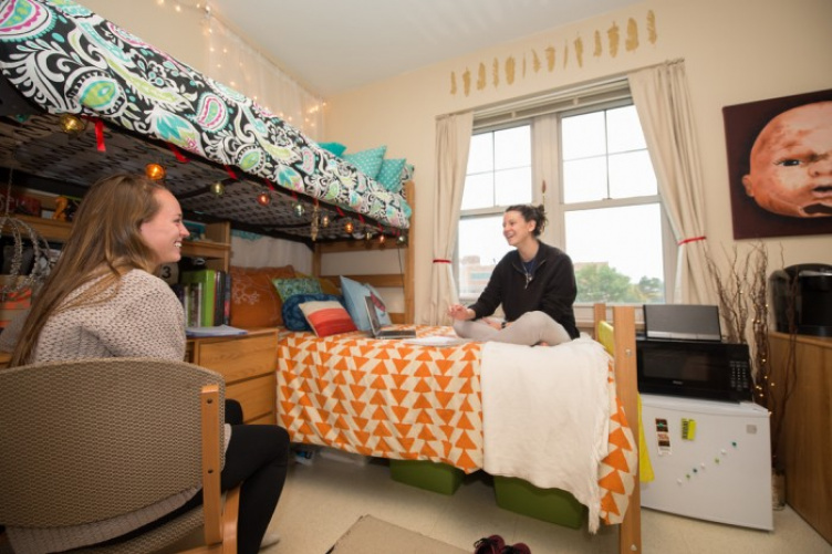 Bonding With Your Roommate Before School | UNH Today