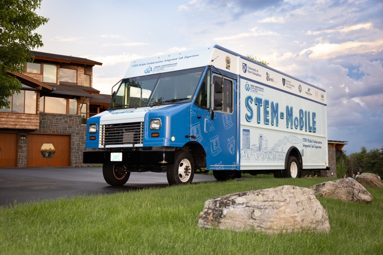 STEM-MoBILE outside