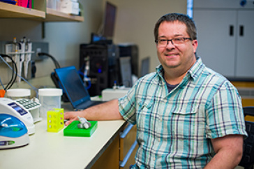 Matthew MacManes assistant professor of genome-enabled biology at UNH