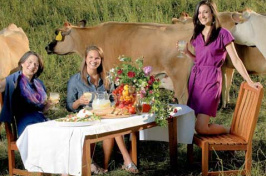 joanne curran-clentano with students at dinner table in field with cows