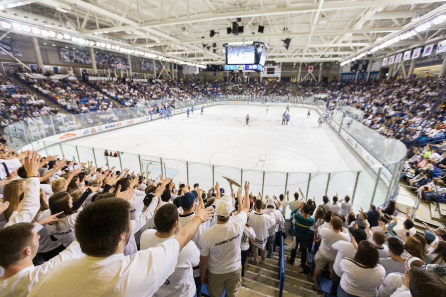 UNH hockey White out the Whitt